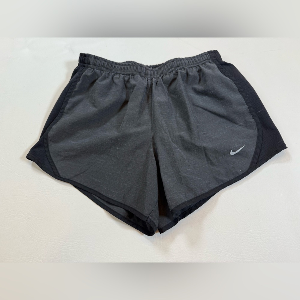 Nike dri fit girls large athletic black shorts (bin C)